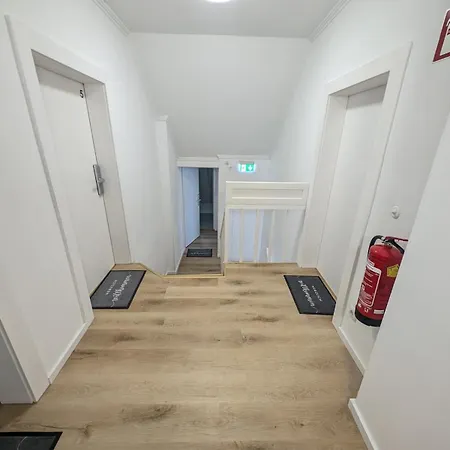 7 - Modernes Balkon-studio - Seenaehe & 2x Baederkarte