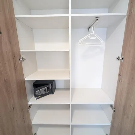 Apartment 7 - Modernes Balkon-studio - Seenaehe & 2x Baederkarte